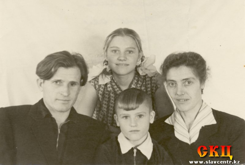 Владимир Хотиненко и Татьяна Кузина с родителями