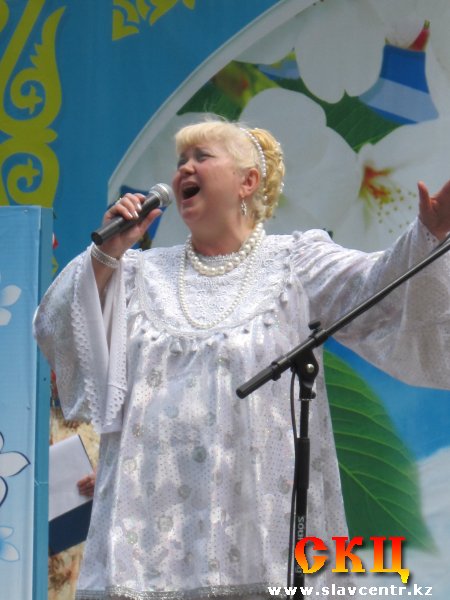 Клавдия Кузьминская (фестиваль \"Живем в семье единой\", 10 июня 2012)
