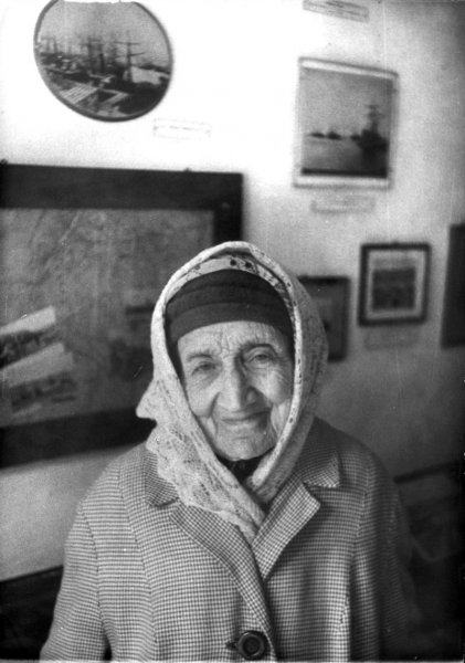 Анастасия Цветаева в музее А.С. Грина 27 сентября 1985 г. в день своего рождения (из экспонатов музея)