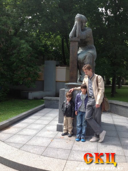 У памятника Марине Цветаевой (Цветаевские потомки)